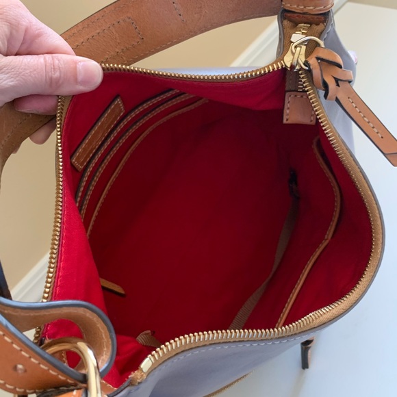 π©Ά SALE!! Dooney and Bourke Wexford Smooth Leather Zipper Sac in Taupe π©Ά - Picture 14 of 16